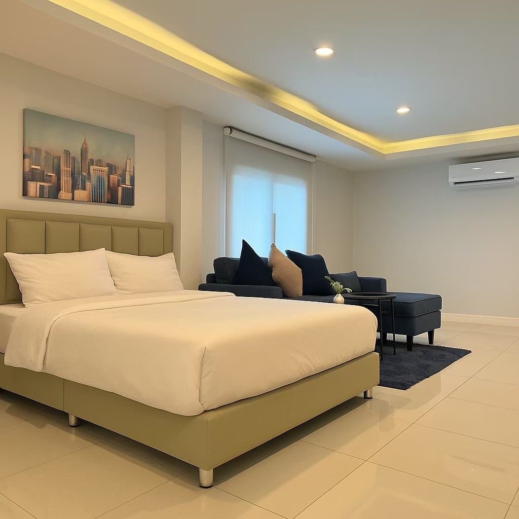 Sukhumvit 28 Villa - Image 4